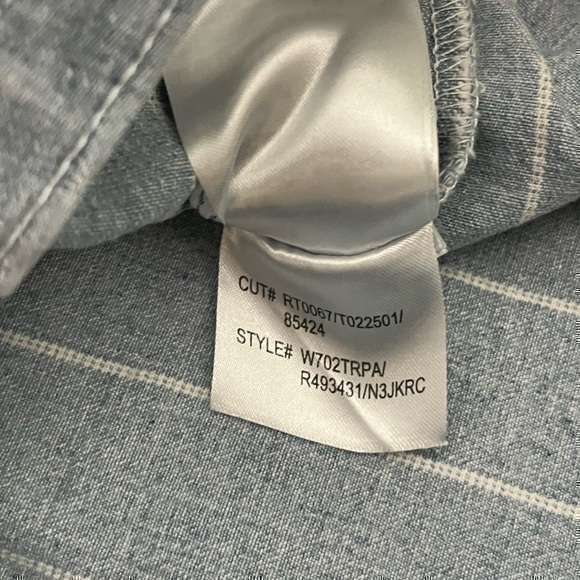 3/$30 _  RVCA  | Pause It Striped Denim Jacket washed stripe blue raw hem small - Picture 10 of 13